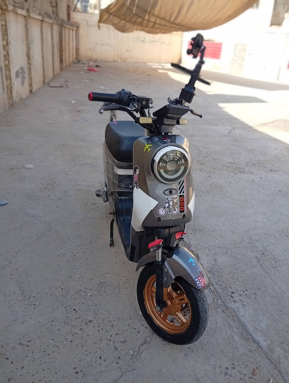 سلام عليكم ورحمة الله وبركاتة ❤
باسكل شحن شركه الماسه 💎 نوع R900 موديل 2025 باسكل نضيف بمعنى الكلمه سيت بطاريات جديد شديته ما صارله سبوع دبلات شغاله تايرات جدد  وانضمته هواي 
1/ نضام تثبيت سرعه
2/نضام رجوع للخلف (بك) 
3 / نضام دبل اشاره 
4/  ليت امامي زنون ثلجي 
5/ بك ليت نضام سكن يعني ويه السكن تشتغل اضويه 
 وبي بعد انضمه النضافه كدامكم  
سعر الدراجه 425الف وبيه مجال 
العنوان /الرمادي الجمعيه 
لاستفسار علا هذا الرقم /***********او ***********
ومتواجد فيس واتساب
