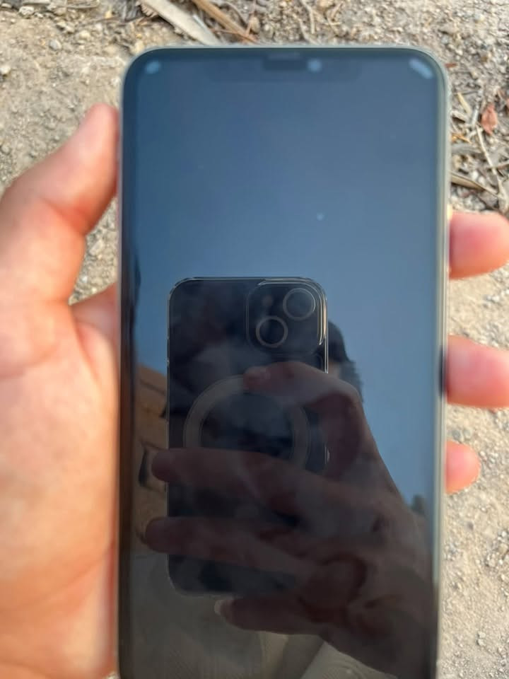 ١١ برو ماكس كلشي بي بلاد ما مفتوح ب٥٥٠ وبي مجال الشراي يجي واتساب ***********
