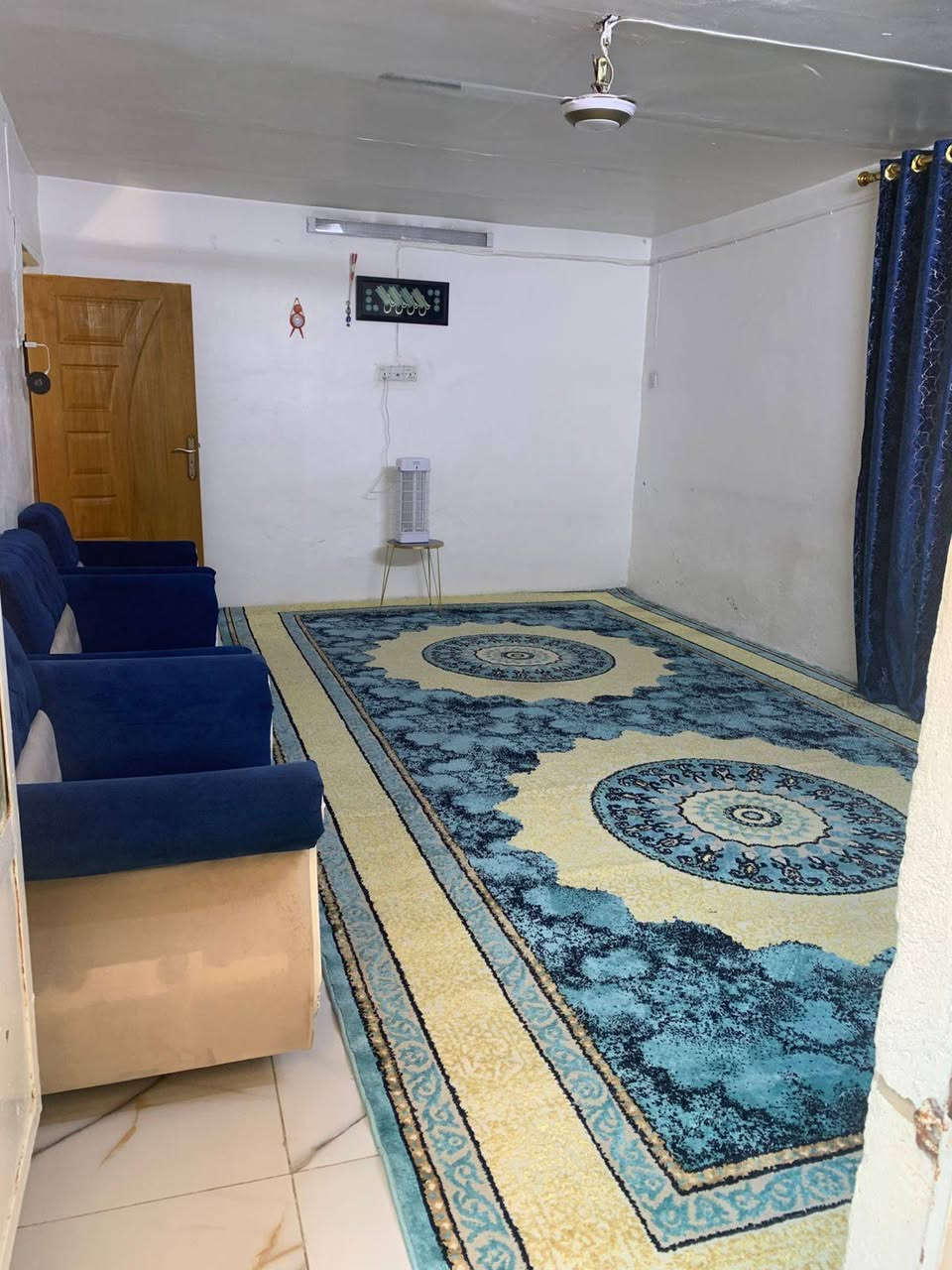 بيت ١١٠ متر في شارع ابو الدهن كامله من كهرباء وماء ومجاري يحتوي على حوش واستقبال ومطبخ وصاله وغرفة نوم وحمامين خارجي وداخل البيت والسطح شتايكر السعر مناسب ٥٧ وبي مجال قليل للتواصل على الرقم
***********
واتساب ***********
