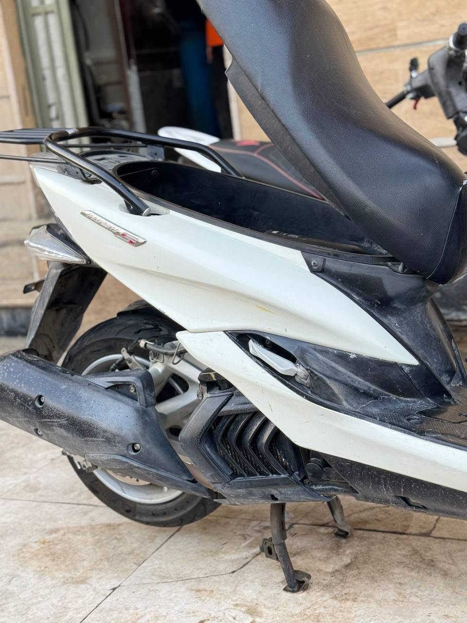 سلام عليكم ماجسته أسس اللبيع ..دراجه نضيفه كلشش بس بيها مالاحضات بصيطه بل كفرات كهربائيات كله شغاله عالي ناصي كلشي جديد ...
راديتر  وبعد بيها مواصفات نوزل بانزين محسن وماي راديتر الاخضر انه مطلعها من المعرض جديده بمعنه الكلمه مكان ناصريه الشعله الاستفسار *********** سعرها 2100 وبيها كلشش
