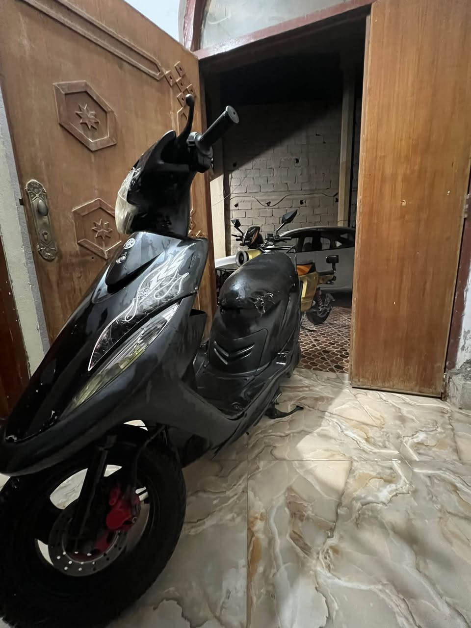 الـسلام وعليكم ماكس عدله للبيع بلاديه بيها صلنصا(FM)فقط باقي تفاصيل كفاله+كفرها بلادي بيها نقص واقيه تاير خلفي ولباقي مكفول دبلات اكسل كلشي نكره بكلوقت عنوان دراجه ديالى بعقوبه حي المعلمين للستفسار اتصل***********
