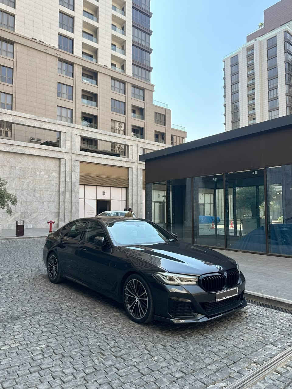 Bmw 530i 2021 رصاصي
فوول مواصفات  عدا برده 
٥ كاميرات 
داتاشوو 
سماعات هارمان 
تشغيل عن بعد 
باقي مواصفات معروفه 
ماشي ٧٧ الف ميل و سيرفس جديد 
فحص و هزه وسنويه جديد 
جملغ+ بنيت صبغ سونار موجود بالمنشور
 WBA53BH03MWW96656
*********** واتساب تليفون 
سعره ٢٨٥ و بي مجال
