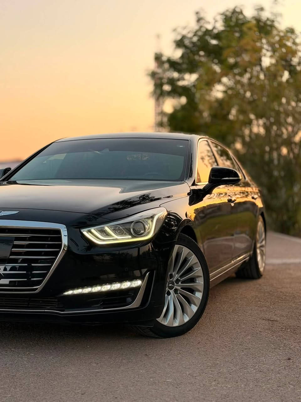 ‏Genesis G90 2017 
جينسيس (رئاسي)
كير مكينه كفاله 
حادث السيارة بامريكا 
جنطه و جاملغ خلف السائق مع باب كلير
بدون ايرباك

‌‎المواصفات والتفاصيل:-

‌‎:-بصمة تشغيل وبصمة الابواب مع الصندوق 

‌‎:- فتحة سقف  

‌‎:- 3 أنظمة قيادة  ( ايكو  + سبورت + نورمل + سمارت) 

‌‎:- لايتات دبل عدسة  زينون  متحرك ناصي وعالي مع ليدات نهارية 

‌‎:- محرك 6سلندر 3.3T

‌‎:- دواخل بيجي 
+ انارة محيطة عددة الوان متغيرة

‌‎:- كاميرا خلفية دواوة وبيها وضعيتين مع 4 كامرات محيطية 360

‌‎:- كشنات كهرباء جهتين + تدفئة وتبريد الكشنات + خزن 3 وضعيات 

‌‎:- رادارات نقطة العمياء مع رادارات خلفي امامي جانبي

‌‎:- صندوق ذكي يفتح عند الاقتراب في 3 ثواني  

‌‎:- نظام اوكس وبلوتوث وجي بي اس قابل للتحديث

‌‎:-  بردة خلفيه كهرباء مع بردات جانبيه كهرباء

‌‎:- تبريد قطعيتن منفصل النظام

‌‎:- نظام ترحيب عند الاقتراب مع علامه جنيسيس مع دخول ذكي

‌‎:- دبل جام أوتو مع عازل حراري

‌‎:- نظام صوتLexicon صوت عالي جداً 17 سماعة

‌‎:- مري قلاب عنده الرجوع.+ مري شفط 

‌‎:- شاشة ديجتال مع هارد خزن 

:- كشن امامي جنب السائق vip قلاب

:- داتشو كامل

:- سايد بريك كهرباء 

:- شاشة تبريد خلفي منفصل

‌‎:- ستيرن كهرباء شفط + خزن+ تدفئة

‌‎4 بوب شفط+جنطة

:- دبل ماوس تحكم كامل خلفي + امامي

:- شفتات ستيرن مع اوتو هولد

:- شاحن لاسلكي

:- قيادة ذاتية مع تحديد مسار

‌‎وبعد بيها هواي مواصفات ما احب اطول عليكم 

السيارة مكفوله شواصي و داخل و لغود
ومضللة وبيها كتاب تضليل من مديرية المرور رقمها دهوك السيارة باسم شركة تريد مداور تريد وكالة السعر 215
***********

