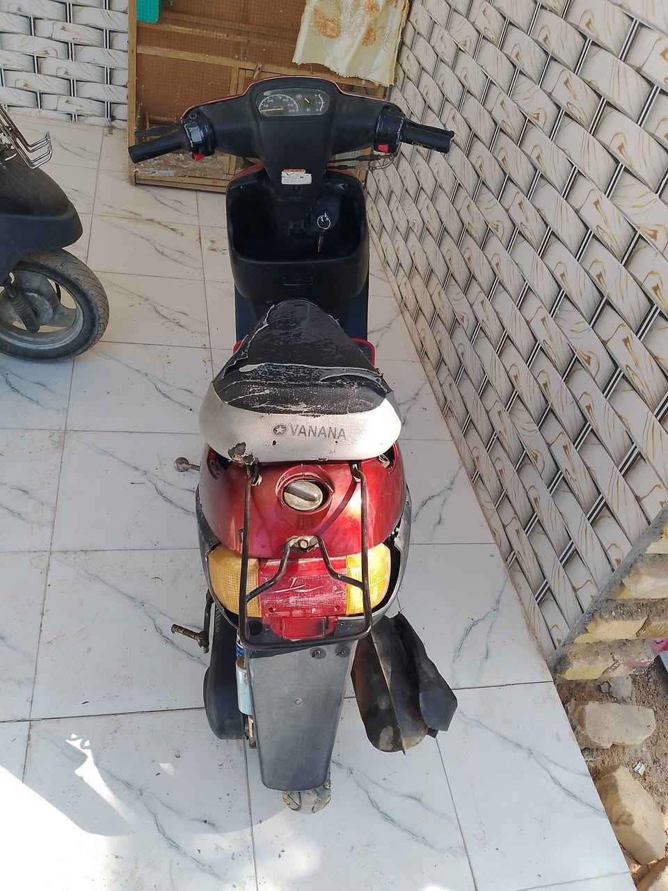 السلام عليكم للبيع دراجه بطه دبل نظيف كلش مكينه حلوه مكفوله من كلشي كهربائيات كله شغاله نقصه فقط باتري قفل جنطه قفل سكان مكان كربلاء طويريج السعر 225 وبيه مجال قليل الشراي يتصل ***********
