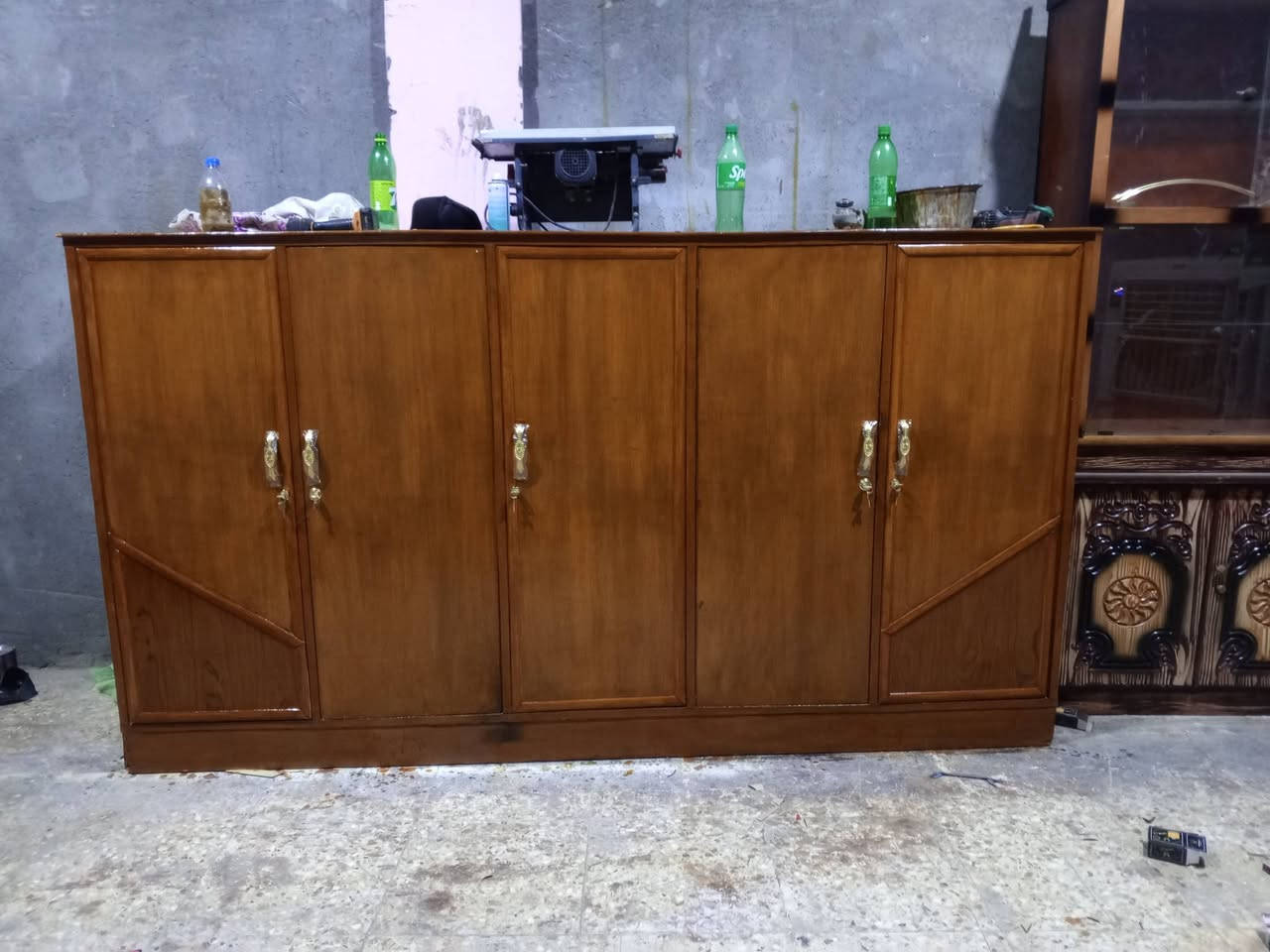 ميز نضد نضيف ابو الخمسة طولة مترين ونص سعرة 120 عنواني رميثة ***********
