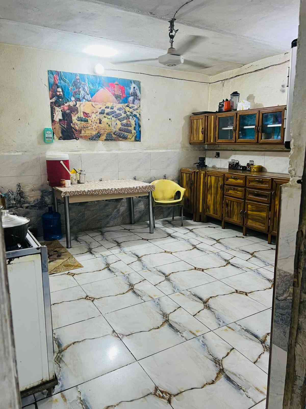 السلام عليكم بيت للبيع العزه القديمه عرصه يعني مكاتبه فقط عند الدلال عند الشراء المساحه 110 واقع حال يتكون من استقبال ومطبخ و3 غرف نوم وهول صغير وتواليت خارجيه وحمام داخلي للاستفسار على الرقم 
***********
واتساب ***********.
