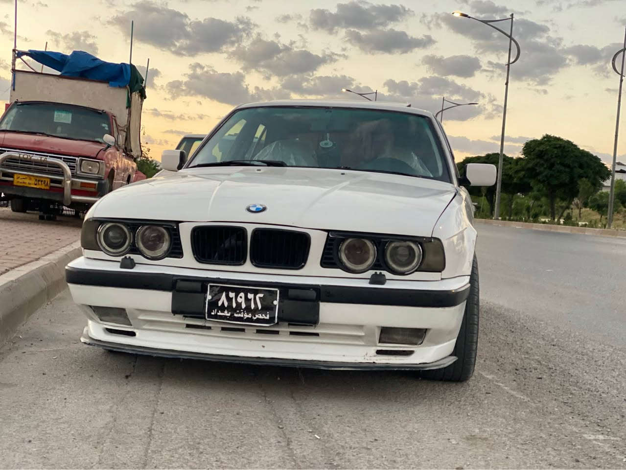 Bmw 520 گێڕ عادی 
مەكینەی ئەورپیە هەمووی دوومانگە بۆ بەستراوە بەشەرتی بووغار سەیارەكە نمونەی جوانیە ناو غورفەی لۆكە تەبریت سارد🧊و گەرم لە سەر سویچ سڵایتە كارەبای گشت گیانی ئیش ئەكات  بێ تەقەو ڕەقەیە وەك دەعم بەس قرچێكی لای سەكنی هەیە 
نرخ :42 گەڵاو مەجالێ برایانە 
ژم:***********
شوێن : سلیمانی ڕاپەڕین السليمانية, العراق
