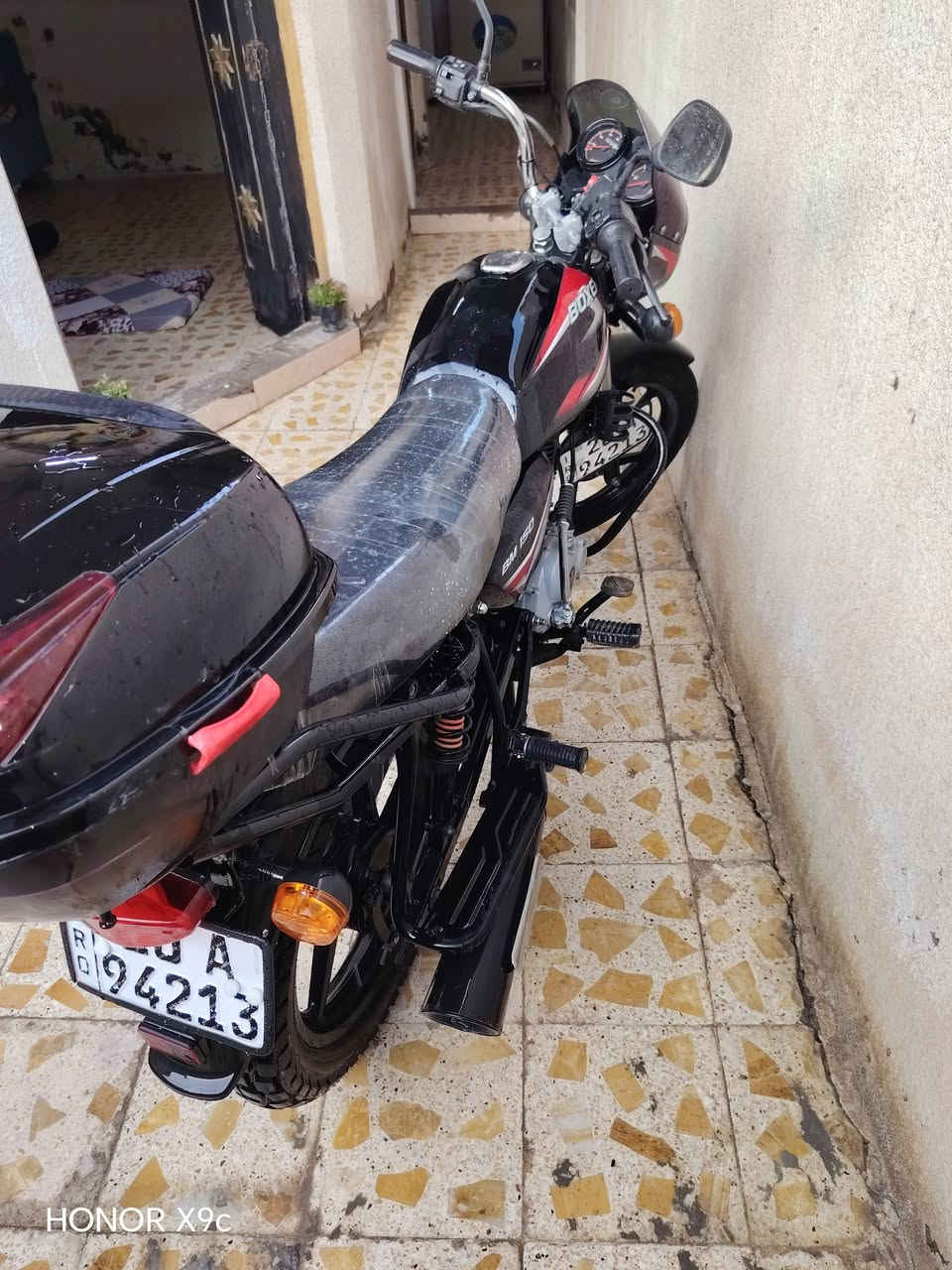 دراجة باكسر لبيع فقط مديل 2023 بسمي رقمه كفاله رقم الهاتف *********** مكاني ديالى بعقوبة تحرير

نص مكتوب في الصور:
- HONOR X9c