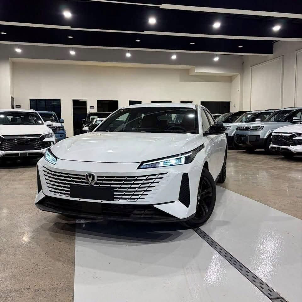 🚘 شانجان إيدو بلس | Eado Plus
⚡ Plug-in Hybrid | موديل 2026

✨ اقتصادية • عصرية • مواصفات مميزة

🔹 محرك بنزين 1500cc + Plug-in Hybrid
🔹 مدى كهربائي يصل إلى 145 كم 🔋
🔹 إمكانية القيادة على الطاقة الكهربائية وتقليل الاعتماد على البنزين
🔹 دعم الشحن السريع والبطيء
🔹 فتحة سقف 🌤️
🔹 گير تعليق
🔹 كرسي سائق كهربائي
🔹 مقاعد جلد فاخرة
🔹 كاميرا دوّارة 📷
🔹 مثبت سرعة
🔹 Auto Hold
***********☎️📞
