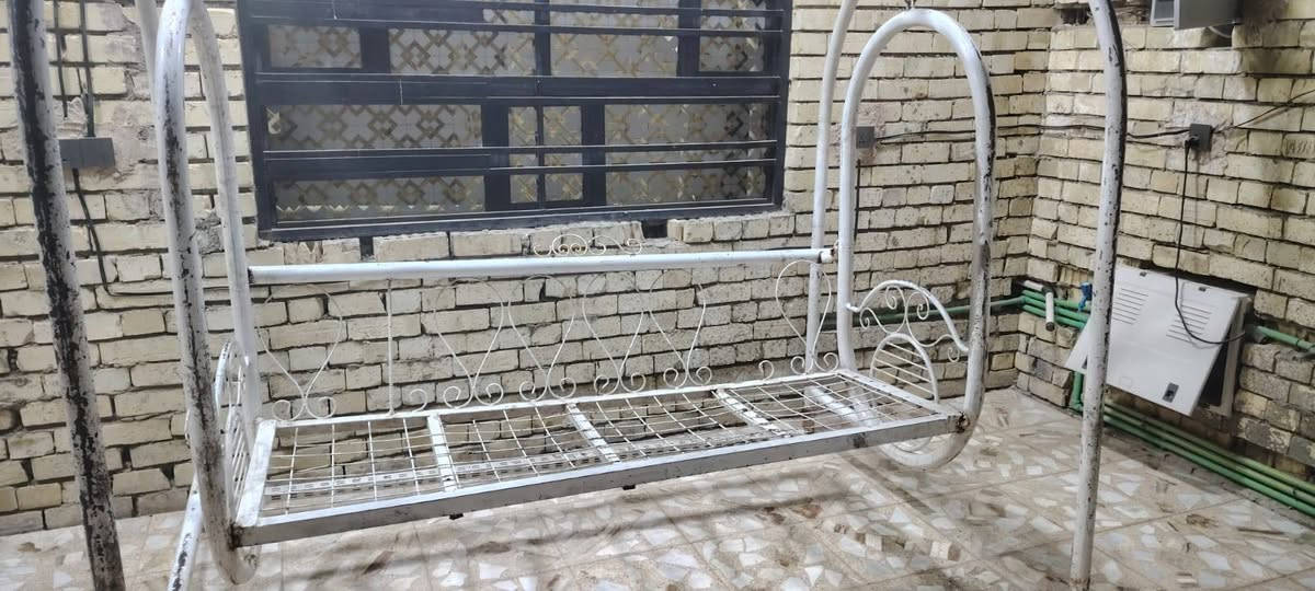 سلام عليكم مرجوحة اللبيع حلوة مابيها اي شي جديده مكان بغداد الحميدية شارع الطاقة سعرة 200وبيه مجال الرقم ***********
