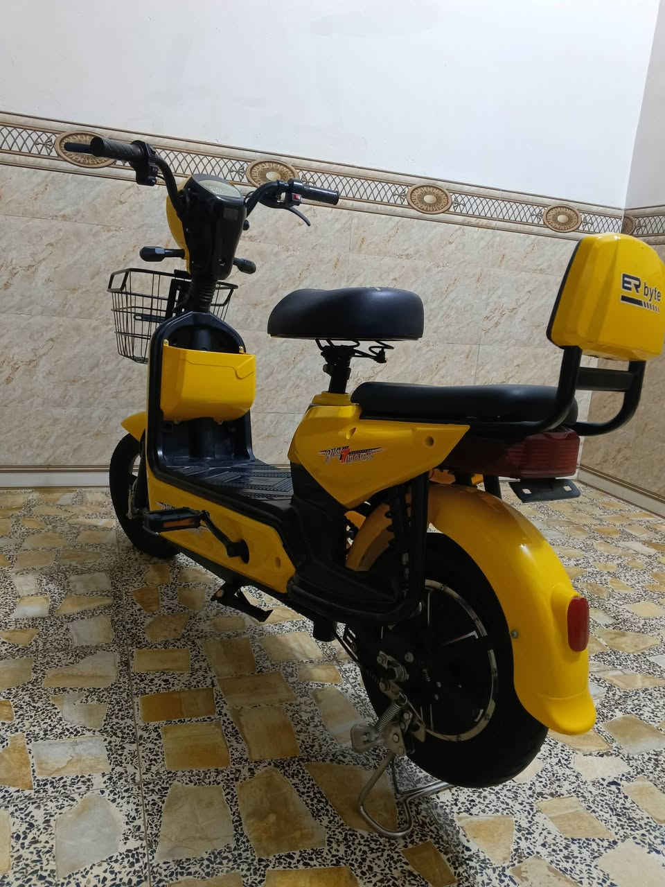 بايسكل شحن اخو الجديد بطارياته هابطه لئن متروك ب 200 قفله مكاني كربلاء الحسينيه ***********
