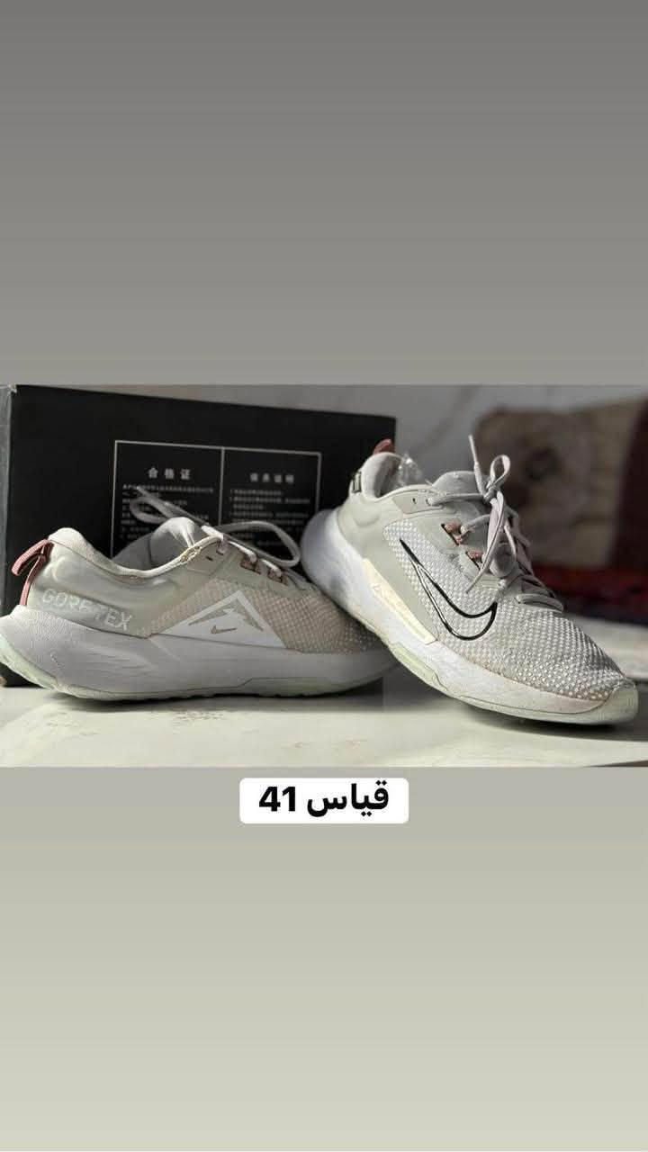 احذيه باله
سعر القطعه ١٠ الف فقط 
التوصيل لجميع محافظات العراق 5الف 
واتساب ***********

نص مكتوب في الصور:
- قياس 40
- قياس 42
- قیاس 41
- قياس 41