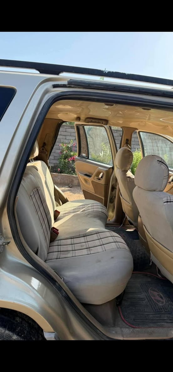 جيب كراند شيروكي موديل 2000 ..
باسمي سنويه ل2031 وهزه قبل كم يوم .. 

رقم انكليزي الجديد .. 

سيارة 🚗 جاهزه كير محرك حداديه كهربائيات طخم تايرات جدد مابيها نقص . محرك فيفيتي 3000 .. التبريد شغال ومن يومين صار بيه ليك .. 
لايت زنون عالي ناصي .. 
شاشة عريضه وسستم صوت شادهن بورقتين .  

السعر 47 قفل ..
تفاصيل اكثر 
***********
