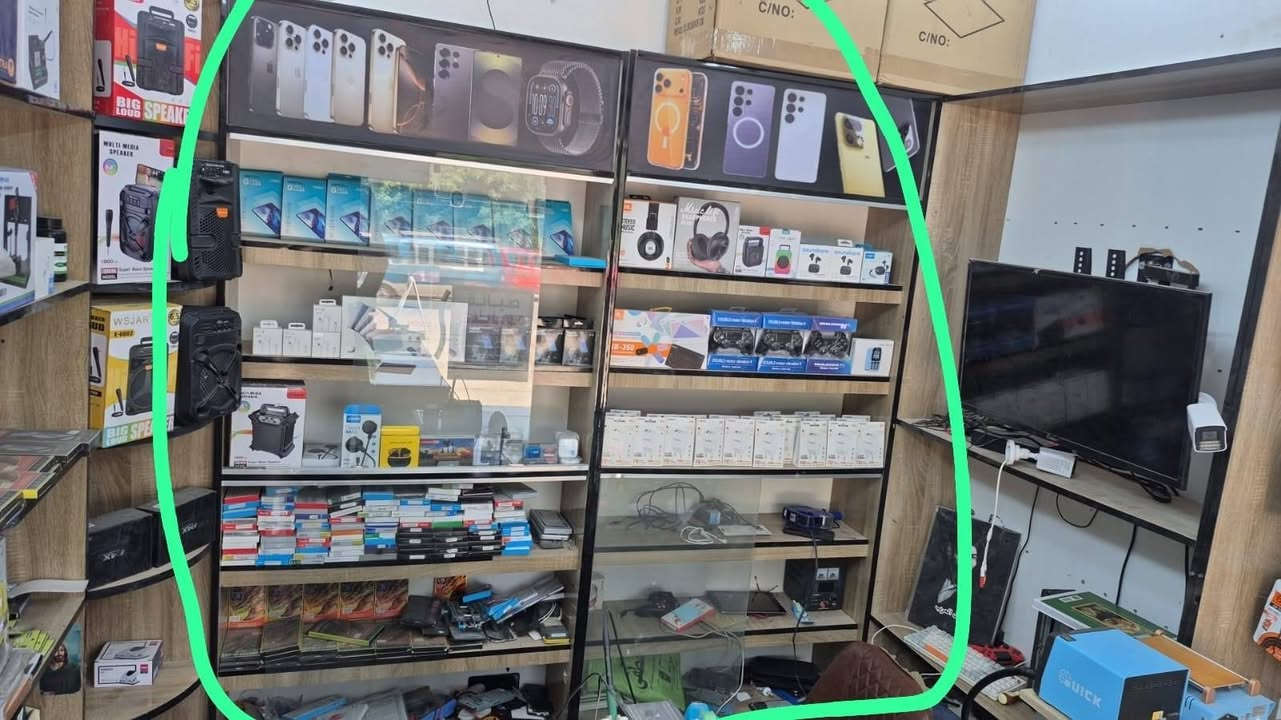 فاترينات عدد ٢
بغداد حي البتول
التواصل ***********
