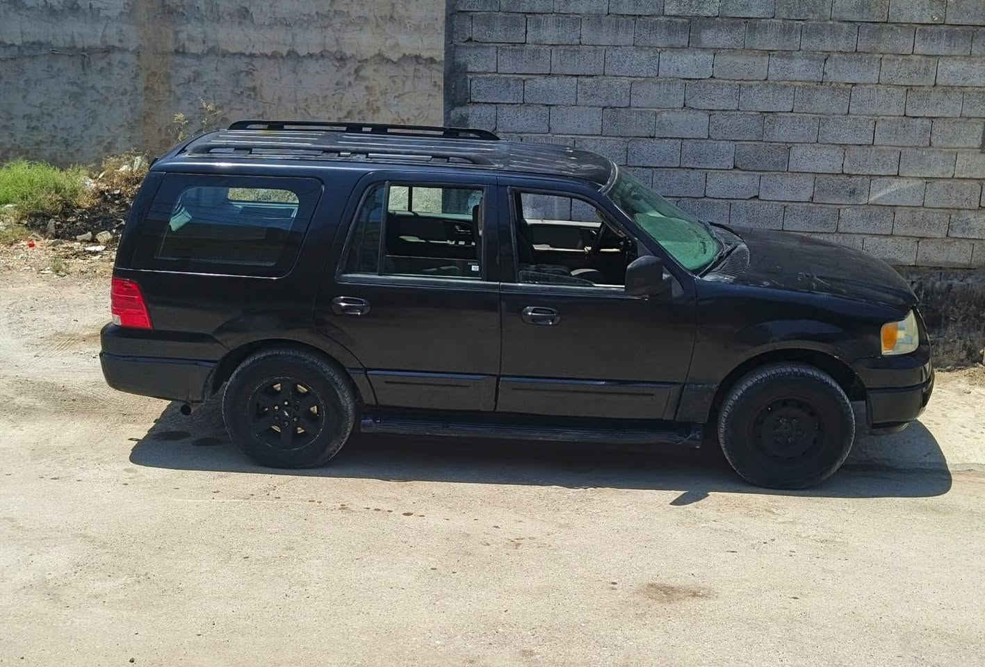 فورد ٢٠٠٦ أصل مزاد بس مابيهه كتاب سنويه ولوحات طبق لأصل بيهه صبغ عام بدون ضربه محرك بطه حديدية جاهزه بس دبلاته تعبانه مكاني ديالى سعرها ١٩ ورقه سياره شغل وطلع وين ميعجبك ‏‪***********‬‏
