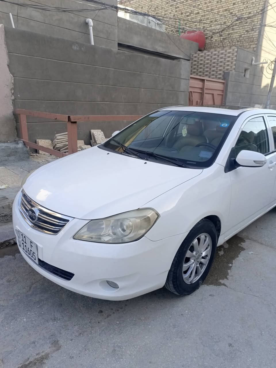 السلام عليكم byd g3 موديل 2015
مكانها الديوانيه باسمي السياره سنويتها لحد 2030
السياره مكفوله كير ومكينه وشكلها احلى من صوره بيها خدوش بسيطة بالدعاميه الوره وبيها حالوب 3بالقماره وثنين بالبنيد سعرها مناسب  للتواصل ***********
بي واتساب
