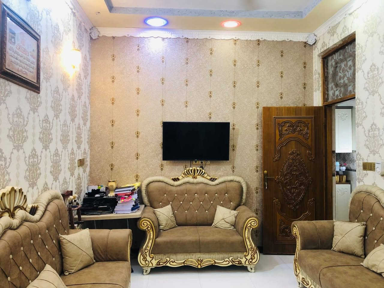 السلام عليكم
دار للبيع طابو صرف مساحه 100م طابق ونصف بناء حديث كونكريت صب مسلح موقع جيد قريب شارع العام ومدارس ابتدائيه وثانويه البيت يحتوي على استقبال +مطبخ +صاله +غرفه نوم صحيات داخليه وخارجيه+منور عدد 2
الطابق الثاني يحتوي على صاله كبيره وصحيات   السطح ايزوگام + كاشي الموقع حي الغدير الأولى قرب ثانوية الورود للبنات علماً البيت مطلوب اسكان 29 مليون السعر الكلي مع الاسكان   125وبي مجال   للأستفسار الاتصال 
***********
