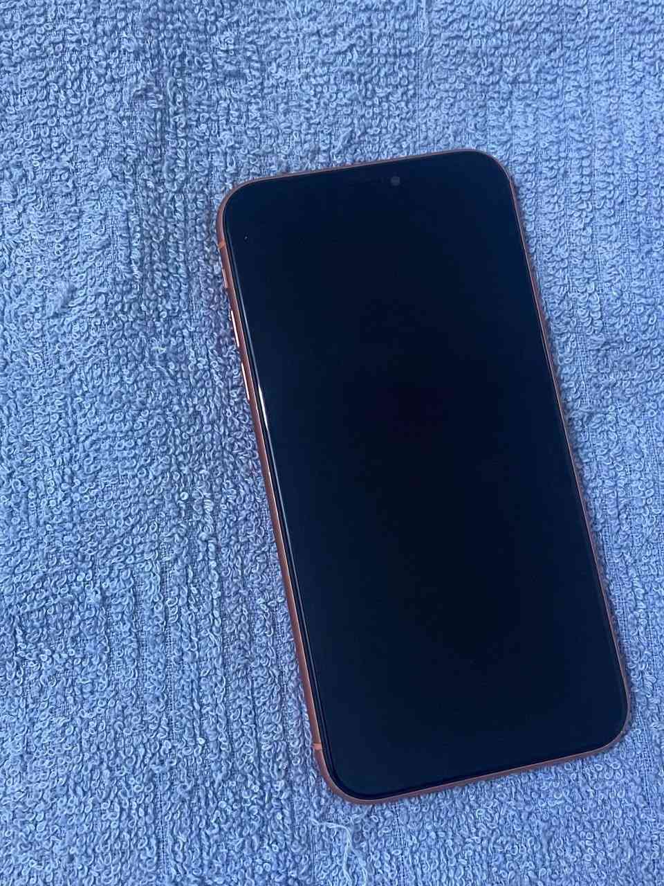 آيفون XR • ١٢٨ • بطارية ١٠٠