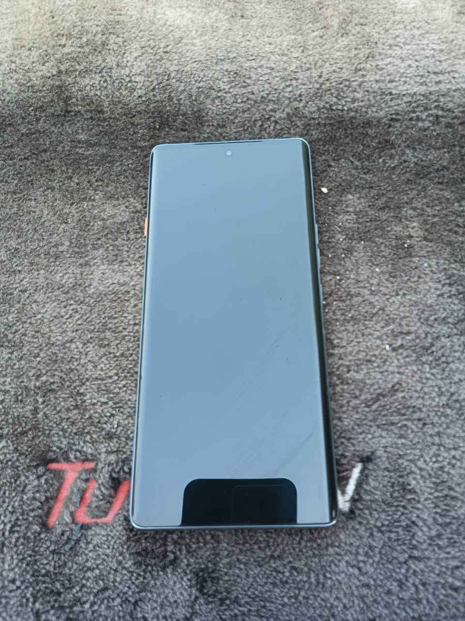 ‏جهاز Tecno Camon 40 Pro 5G للبيع 📱
‏​
‏مواصفات الجهاز :
‏​المعالج: Dimensity 7300 Ultimate القوي جداً في الألعاب والأداء اليومي 🚀.
‏​الذاكرة العشوائية (RAM): 16 جيجابايت (8 + 8 جيجابايت توسعة).
‏​مساحة التخزين: 256 جيجابايت.
‏​الشاشة: منحنية (Edge) تدعم معدل تحديث عالي يصل إلى 144 هرتز لسلاسة فائقة في التصفح والألعاب 🎮.
‏​الكاميرات: خلفية رئيسية بدقة 50 ميجابكسل مع مثبت بصري (OIS) + كاميرا أمامية (سيلفي) بدقة 50 ميجابكسل لصور احترافية 📸.
‏​البطارية: 5200 ميللي أمبير تدوم لفترة طويلة جداً 🔋.
‏​النظام: واجهة HiOS 15.1.0 الحديثة.
‏يدعم الشحن السريع بقدرة 45W
‏​الجهاز نظيف مثل ماموضح بالصور 
‏السعر 250 وبي مجال للمهتم 
‏
‏مكاني النجف (ماعندي توصيل) تحب تدز مندوب يستلمة او انتَ تجي تستلمة براحتك
‏
‏للتواصل الاتصال على الارقام التالية :
‏*********** (للاتصال على الخط )
‏*********** (للتواصل على واتساب )
‏

نص مكتوب في الصور:
- ٢:٥٨ معدل تحديث الشاشة قياسي عالي التبديل التلقائي التبديل تلقائيا إلى معدل تحديث الشاشة الأمثل بناء على السيناريوهات، موازنة بين العرض السلس وعمر البطارية. قياسي ٦٠ هرتز كحد أقصى، يمكن أن يساعد على زيادة عمر البطارية. عالي يصل إلى 144 هرتز لبعض التطبيقات، وهو يحسن من سلاسة العرض ولكنه يسرع من استنزاف البطارية. تخصيص معدل تحديث التطبيق 1. إذا كان معدل الإطارات داخل التطبيق للعرض أعلى من معدل
- هاتفي HiOS 15.1.0 التحديث تم العثور على إصدار جديد اسم الجهاز TECNO CAMON 40 Pro 5G الطراز TECNO CM7 وحدة المعالجة المركزية Dimensity 7300 Ultimate RAM 8.00 GB+8.00 GB الكاميرا الخلفية 50M OIS+8M الكاميرا الأمامية 50M البطارية 5200mAh الشاشة