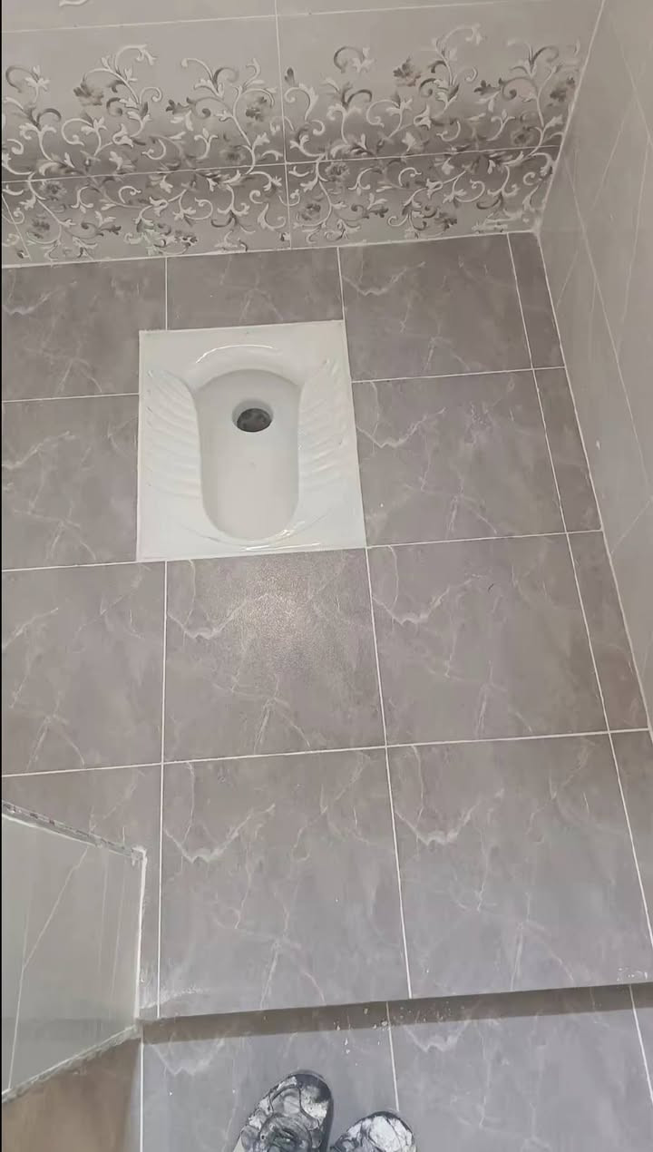 خلفه سيراميك متفرغ مناسب جدا شغل استلام مهندس شرط حتلو مقاول اطلع ويا ***********
