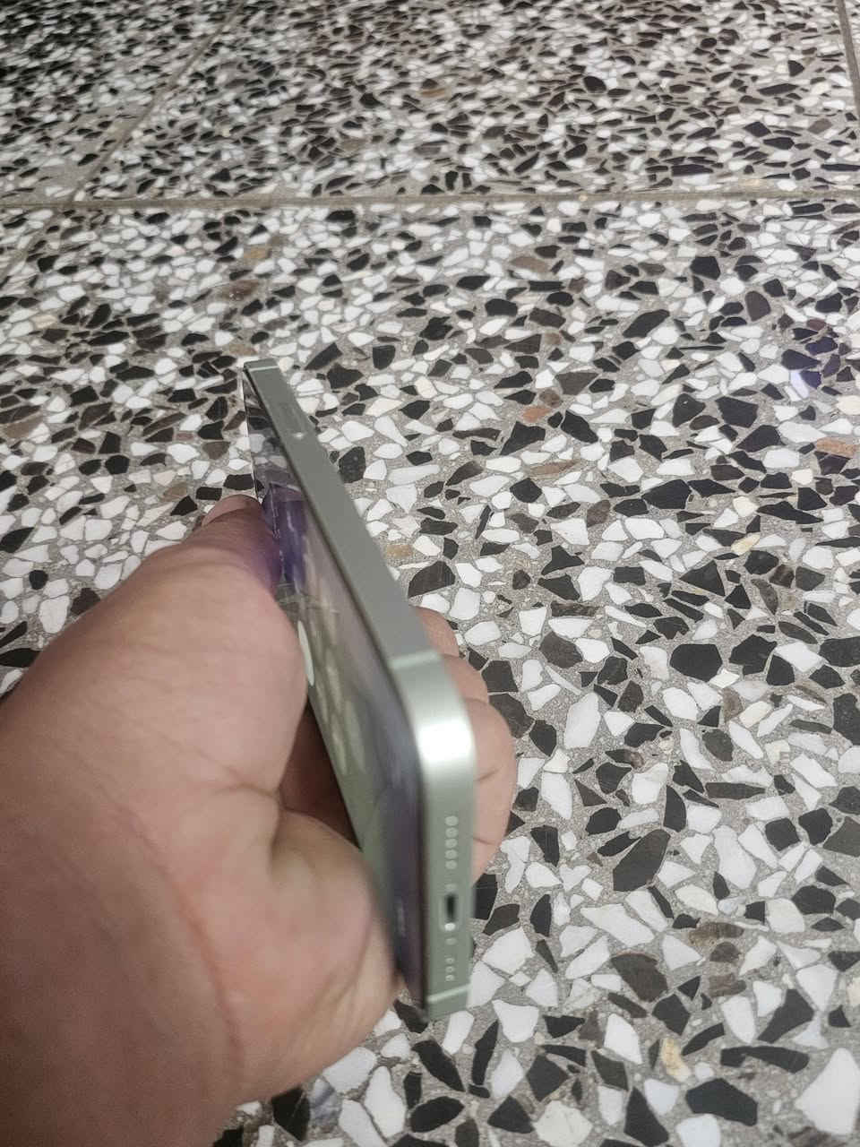 سلام عليكم 12 عادي 
جهاز وتر ماستر مكفول من زلغ 
كامل ملحقات
ذاكره 128 
بطاريته 77 
جهاز حرفيا بعد بجيس 
مراوس بايفون فقط 
او بيع سعره 350  وبي مجال  
*********** واتس او اتصال
