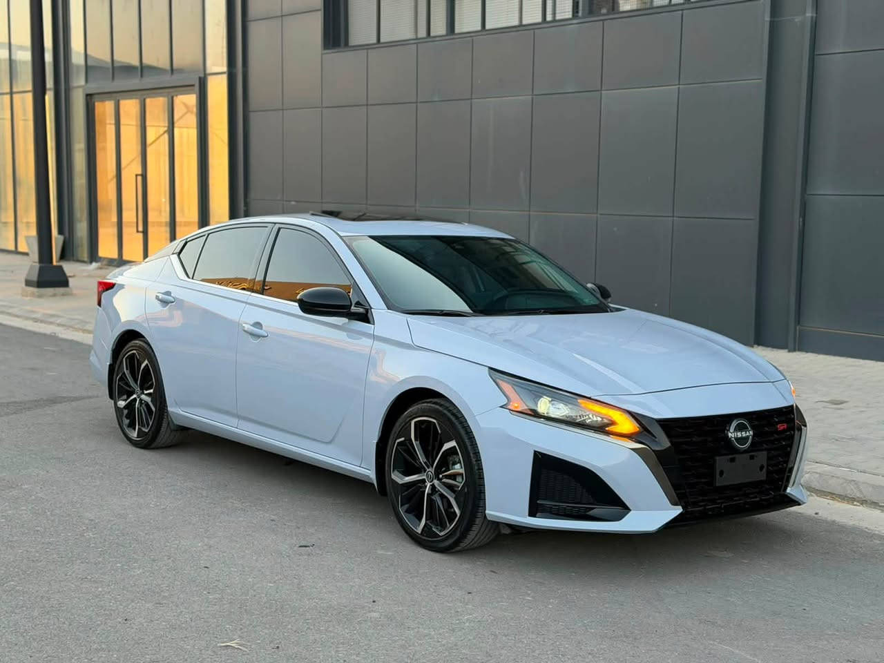 Nissan altima SR plus
فول مواصفات 
موديل 2024 
۲٦ هه زار ڕۆشتوە 
26 الف ماشيه 
تەنها چەمەلەغی لای سایق بۆیاخە 
ڕەسمی دەعم دانراوە 
ايرباك سوكان ته قيوه 
ايرباك ستيرن طاك 
فقط جاملغ السايق صبغ بدون دواخل 
صور الحادث بلمنشور 

‎رقم كاتي تترقم شمالي 
عنوان -سليمانيه 
***********
