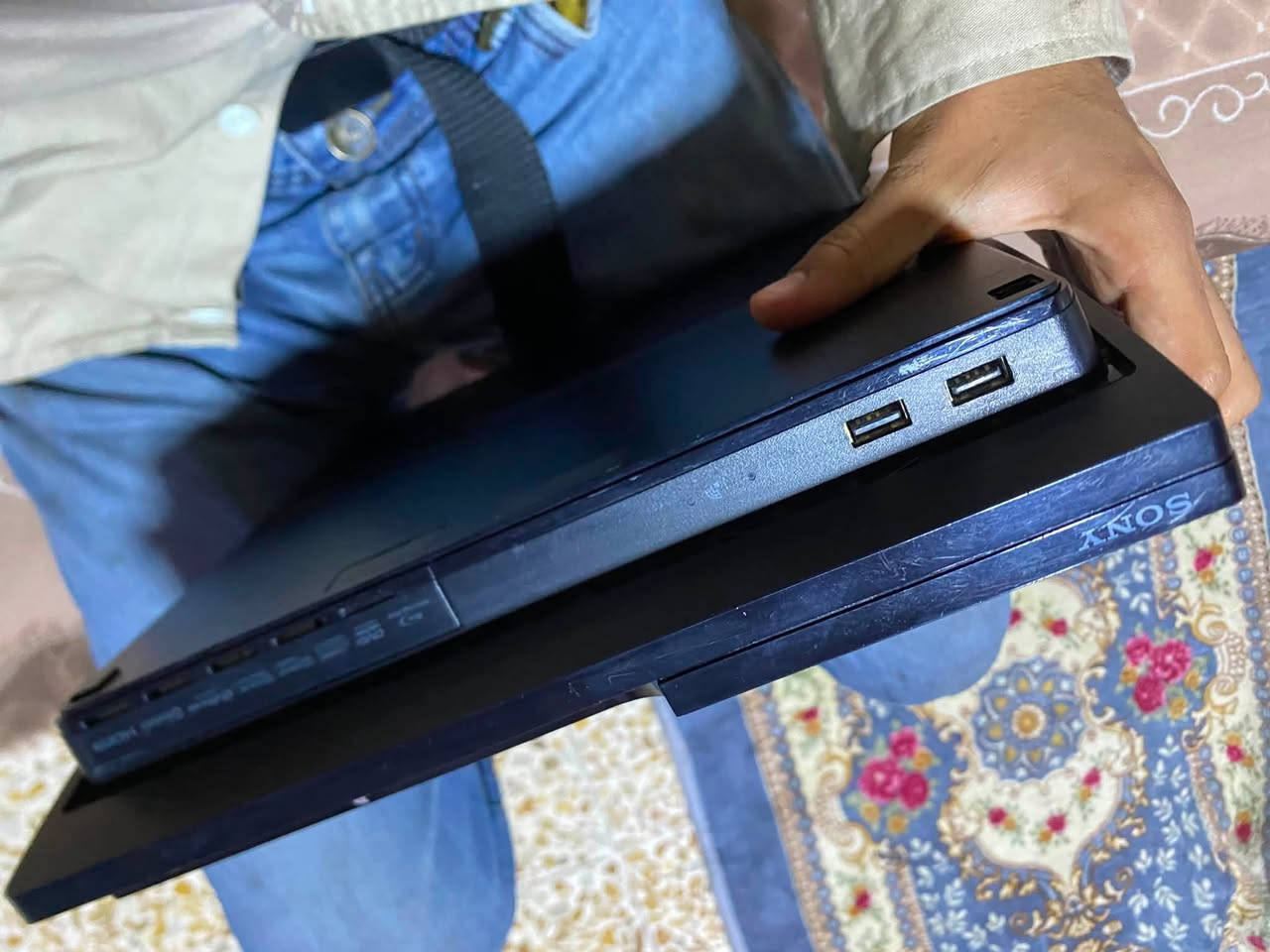 سلام عليكم بلي 3 جهاز حيل نضيف شرط ما مفتوح ولا واصل المصلح لوك ستيكر بعده هارد 320 يديتين معه و ألعاب لو ٨ لو ٩ سعر ١٤٥ وبي مجال رقم ***********
