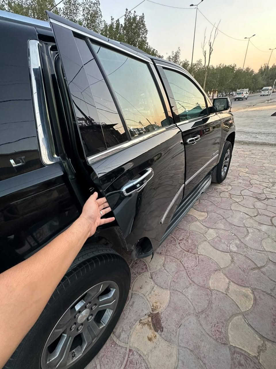 تاهو 2019 وارد امريكي
مواصفاتهه :-
لون اسود ملكي 
كشنات كهربائيه جلد Vipمنفصله
تبريد ثلاث قطع ثلج 
تشغيل عن بعد 
خزن ميموري 
داتشو 
جنطه كهرباء
يدات كروم 
حساسات اماميه وخلفيه 

المحرك 5300cc.  V8
المحرك والكير بحاله ممتازه جدا 

تخم تاير جديد ✅️
ادامه كامله للمحرك ✅️
حداديه السياره جديده ✅️
***********
