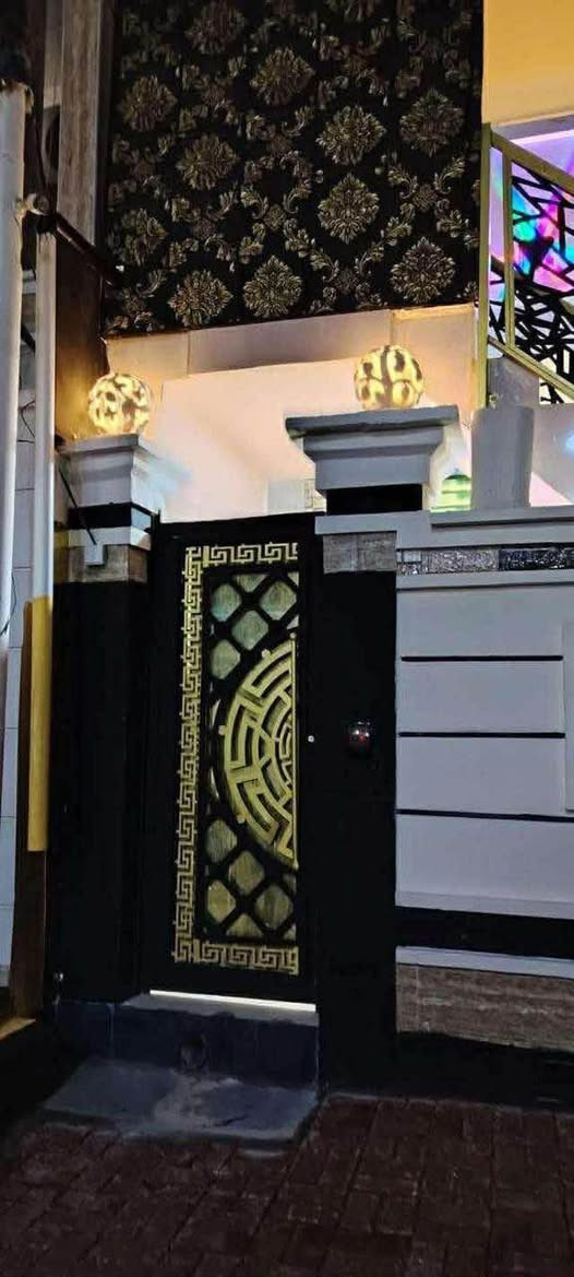سلام عليكم شقه للإيجار 
متكونه من مطبخ او صاله وغرفه نوم واستقبال ومنور و حمامات 
بناء جديد الشقه 
لعنوان لرمادي لخمسه كيلو حي زيتون 
السعر 300 او بيها مجال 
للاستفسار اتصال على لرقم / *********** الرمادي, الأنبار
