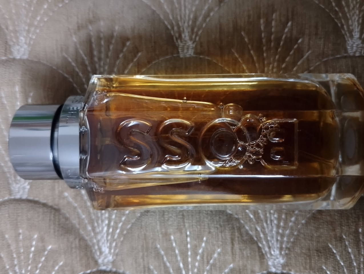 السلام عليكم هذا العطر boss  اجاني هدية من الخارج و اريد ابيعة ما مستخدم مكاني نجف ***********
