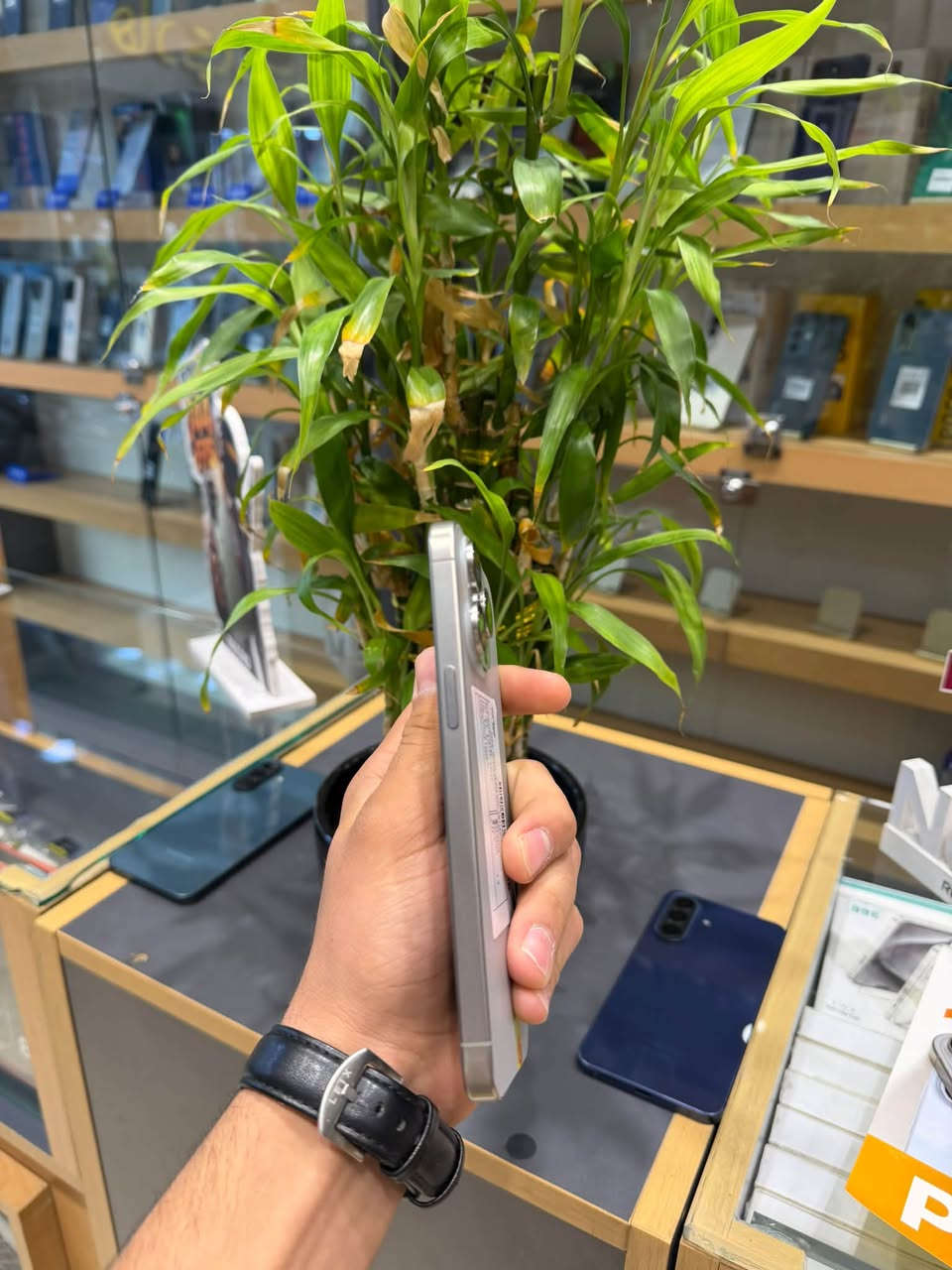 iPhone 15 Pro Max
ذاكره 256 
البطاريه 99
مشحون 92 مره 
الجهاز نضافته 100بل 100
سعر الجهاز مليون و100 وبيه مجال 
الاستفسار اكثر اتصال على هاذه الرقم 
***********

