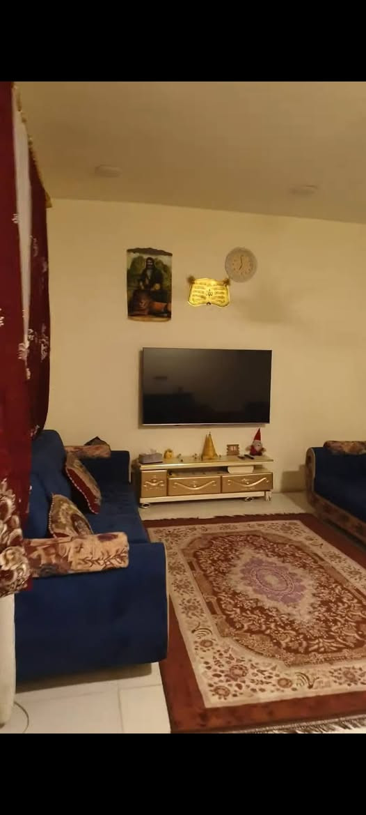 بيت للبيع المدائن بداية الجعارة شارع ماهر مساحة ٢٠٠ متر زراعي على ال٣٥ طابقين 4 غرف نوم واستقبال وصالة فوك وصاله جوه صحيات داخليه وخارجيه  حديقه وكراج.منطقة تبليط ومجاري وماء اسالة  للمعلومات اكثر الاتصال ***********
***********

نص مكتوب في الصور:
- ٢٢ آب ٢٠٢٥ ٦:٥٢ م