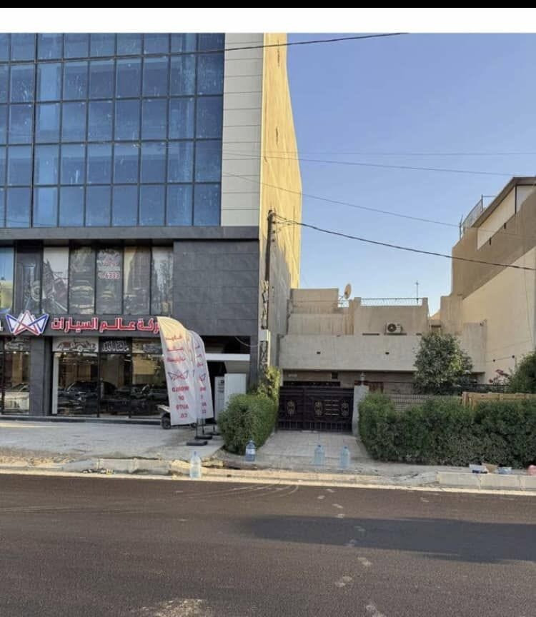 دار للبيع موقع تجاري  بالمنصور
دار تجاري للبيع شارع بلدية المنصور مجاور كاتب عدل المنصور قرب مجسر البيجية بناء كلاسك
المساحة ٢٢٧ م جبهه ١٠ م زنجيل ٤ غرف نوم مطبخ وصالة واستقبال وحديقة ورصيف وتشجير.  

***********
