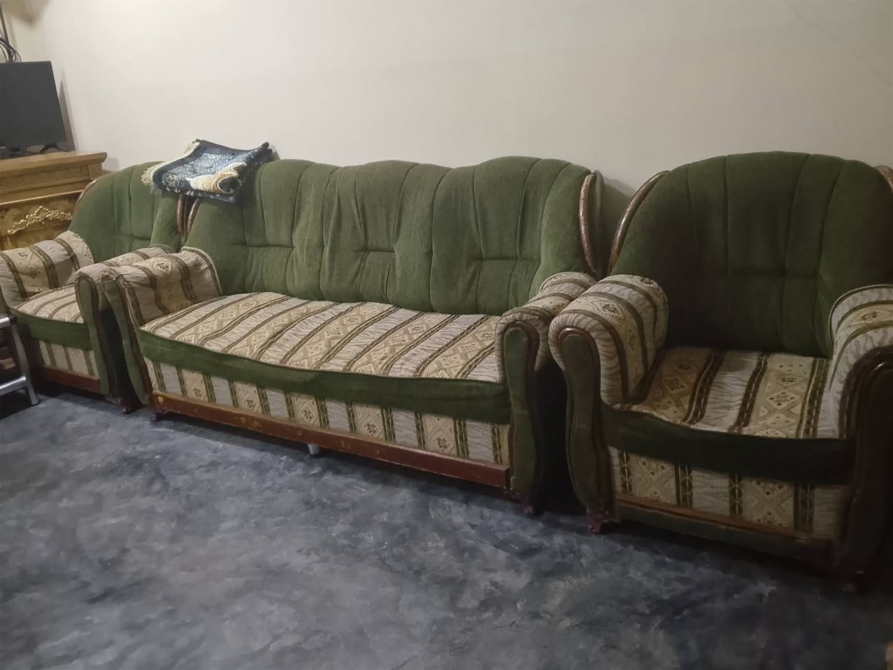 ثلاجه صغيره • مكينه خياطه • بلازما ٣٢