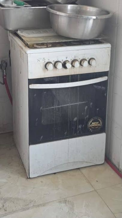 مجمدة 350 الف
ميزين واحد صغير ب ١٠٠ الكبير 125
براد 125 
عجانه 250 الف
طباخ ب 25 الف

العنوان العطيفية 
***********

