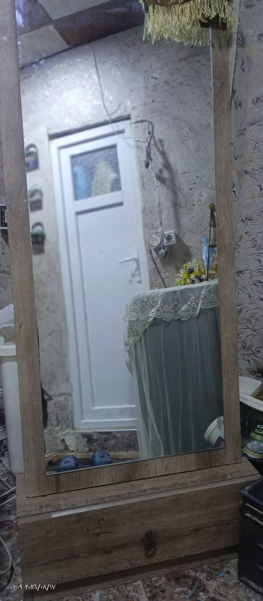 غرفت نوم البيع ملكي سعر ٥٥٠ غير متواجد علئ فيس اتصل *********** وهاذا ***********
