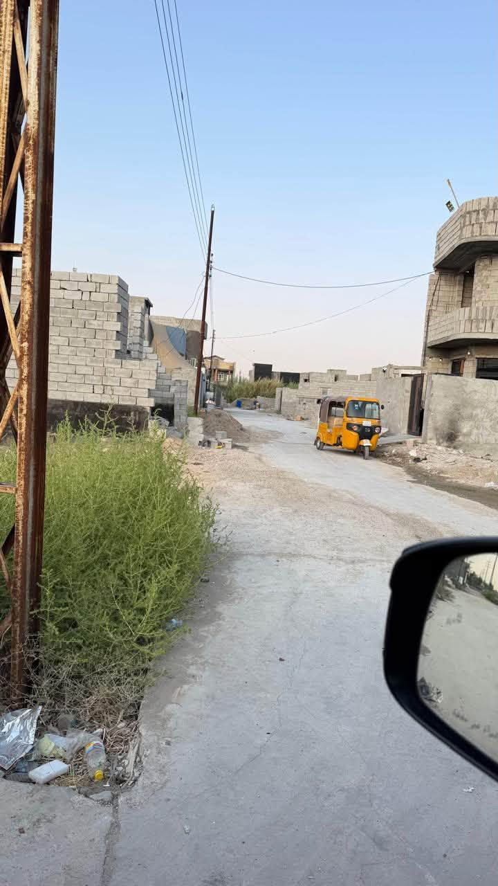 السلام عليكم قطع ارض للبيع بعقوبة حولي التحرير مقابيل دائرة مياه و مجاري مساحة ١٠٥
و ٢١٠ مساحة حسب طلب
طابو زراعي سند ٢٥
خدمات 
ماء 
كهرباء 
شوارع صب

الاستفسار ***********
