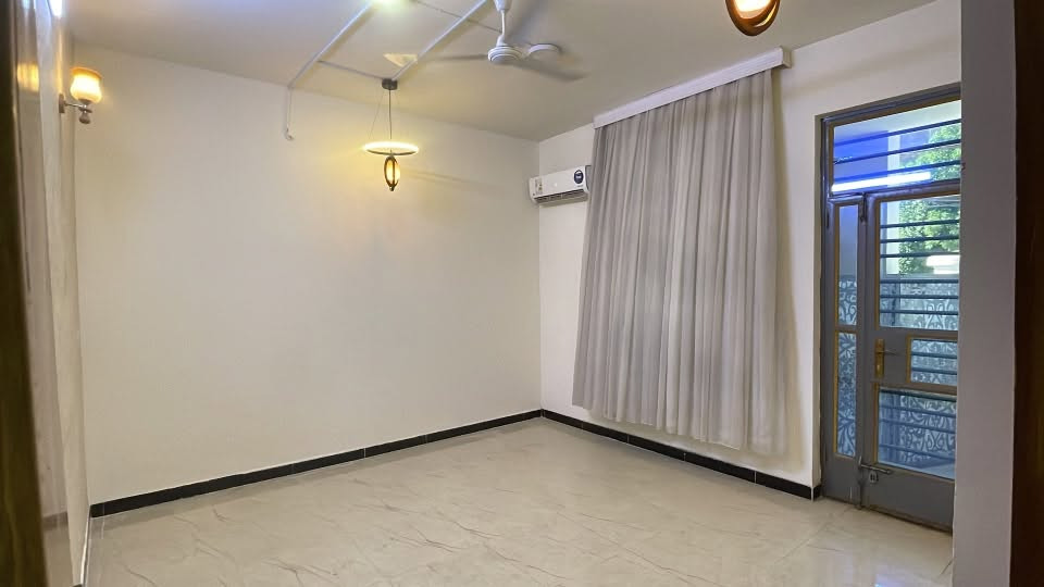 السلام عليكم
للاستثمار او الايجار عماره  120 متر ٣ طوابق  تتكون من ٣ وحدات سكنيه

 

كل وحده سكنيه تتكون من غرفتين نوم وحده ماستر وصاله وحمامين ومطبخ 

وهوائيات ثنين 

باقي وحدتين الطابق الارضى والطابق الاول 

العنوان الداوودي بالقرب من مرطبات المنار قريب التجاري

تصلح سكن ، مكاتب ، شركات ، عيادات

  

 للاستفسار اكثر اتصل على الرقم
او واتساب 

 

***********
