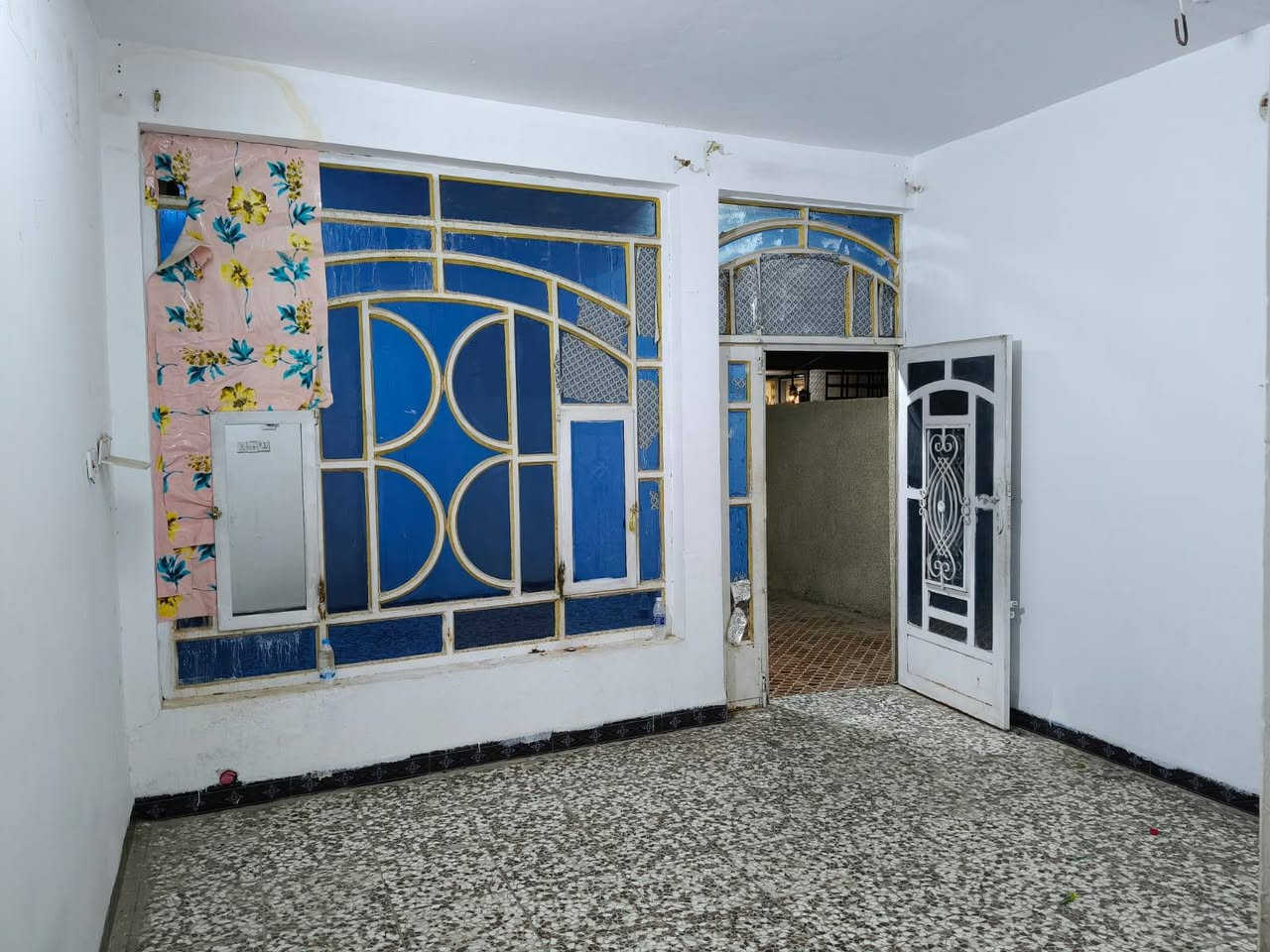 بيت الايجار 🏠طابقين  ✅

يحتوي على غرفتين نوم واستقبال وكنيدور ومطبخ وصحيات 

الموقع 🌏خلف مدينه حمورابي السياحيه  ✅

الاستفسار الإتصال بالرقم  ‎***********متوفر واتساب ✅
