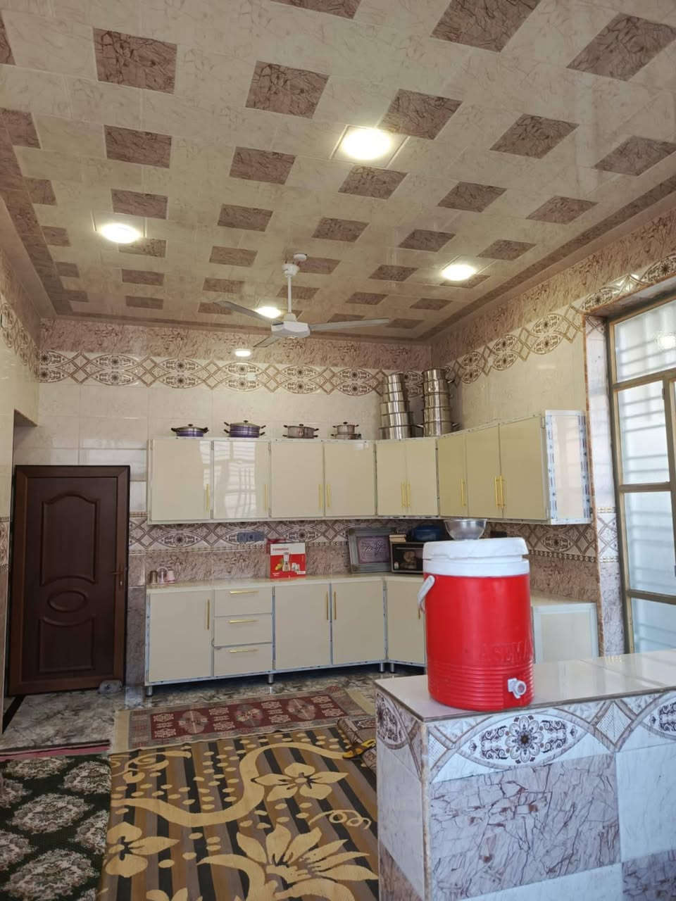 دار معروض للبيع مساحة ٣١٥متر ركن على شارعين خمس غرف نوم بناء سنة ٢٠٢٤يرهم مراوس حسب التفاق التصال على الرقم ***********
