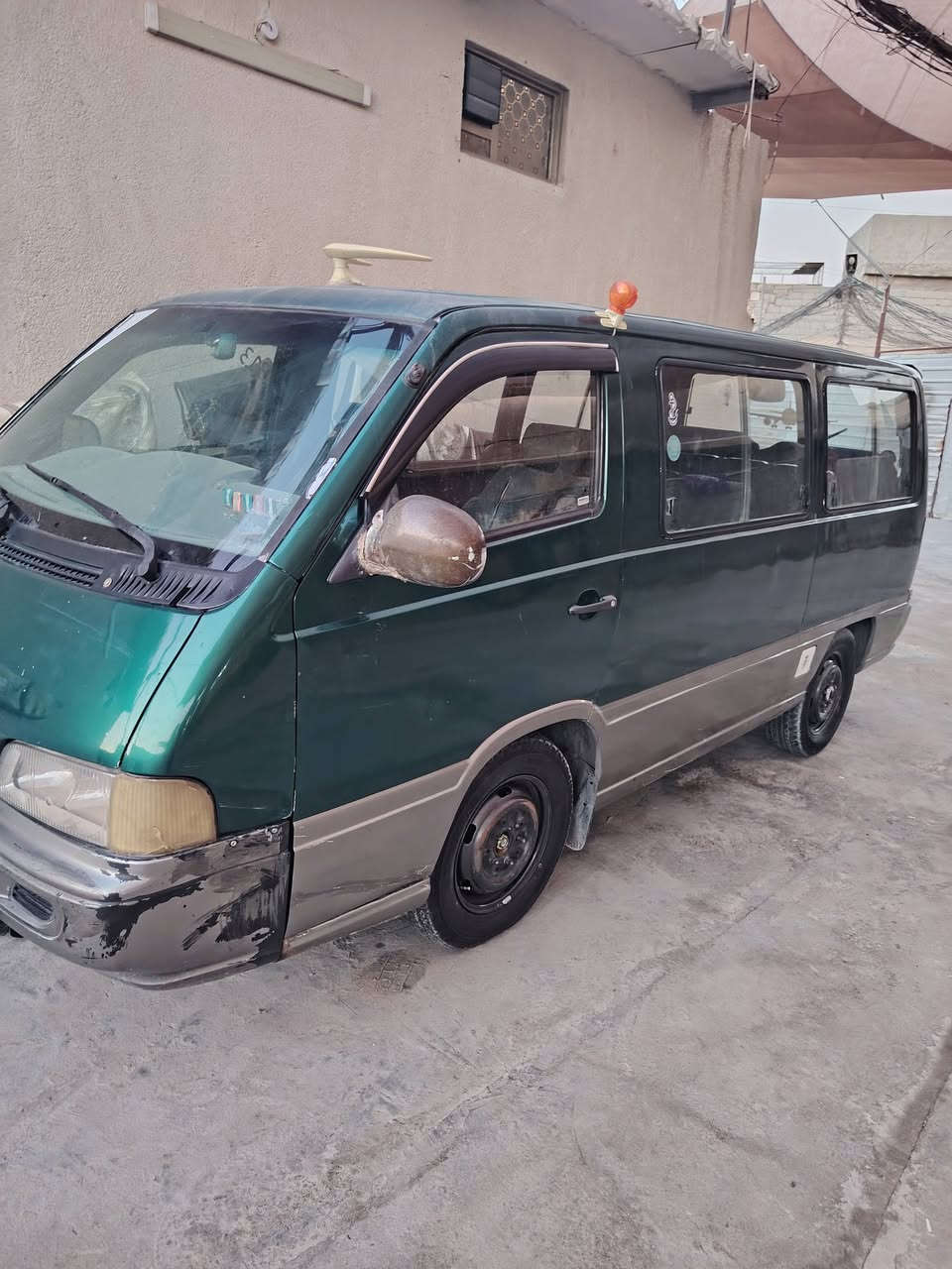 سياره للبيع موديل 97 جاهزه من كل شيء سعر 65 وبيها مجال ***********
