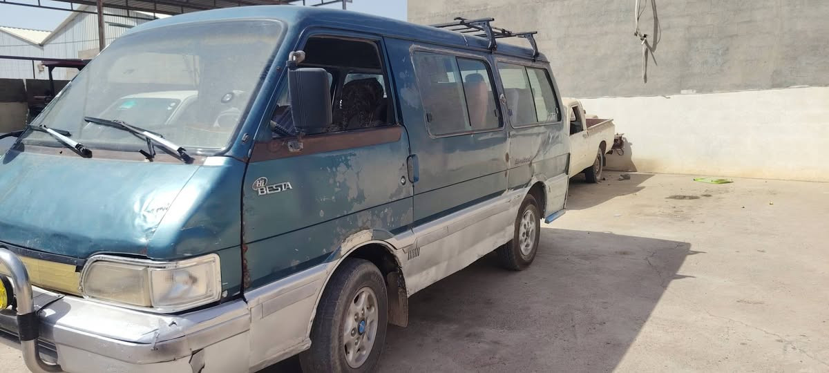 سلام عليكم كيا بستا للبيع موديل 1994 رقم صلاح الدين مشروع وطني سنويه جديده بيها حصه كاز من صلاح الدين كير محرك ماال كيا 2700 سياره جاهزه ماناقصه شي 11راكب العنوان كركوك الحويجه ***********
