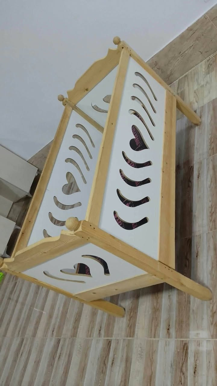 اطفال • خشب • قليل الاستعمال