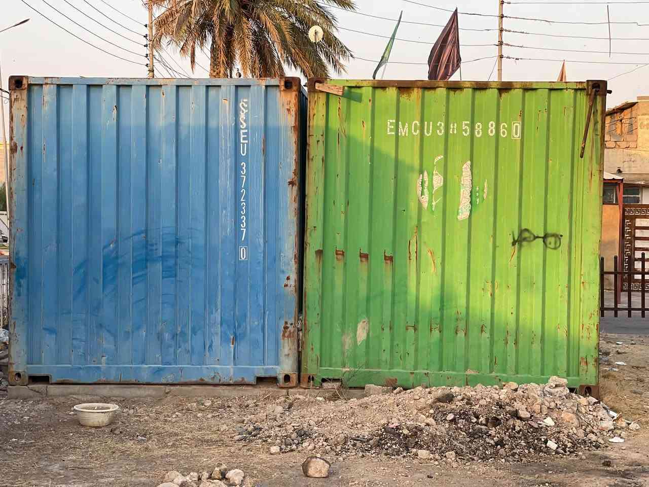 سلام عليكم 
من رخصت مدير الكروب 
طول الحاويات 600
وعرض 240
رتفاع240
 كرفان طول 600
ارتفاع 300
عرض 300
الاستفسار اكثر اتصال عله هاذا الرقم (***********)
كفاله عامه أوراق كامل نضافه100/
