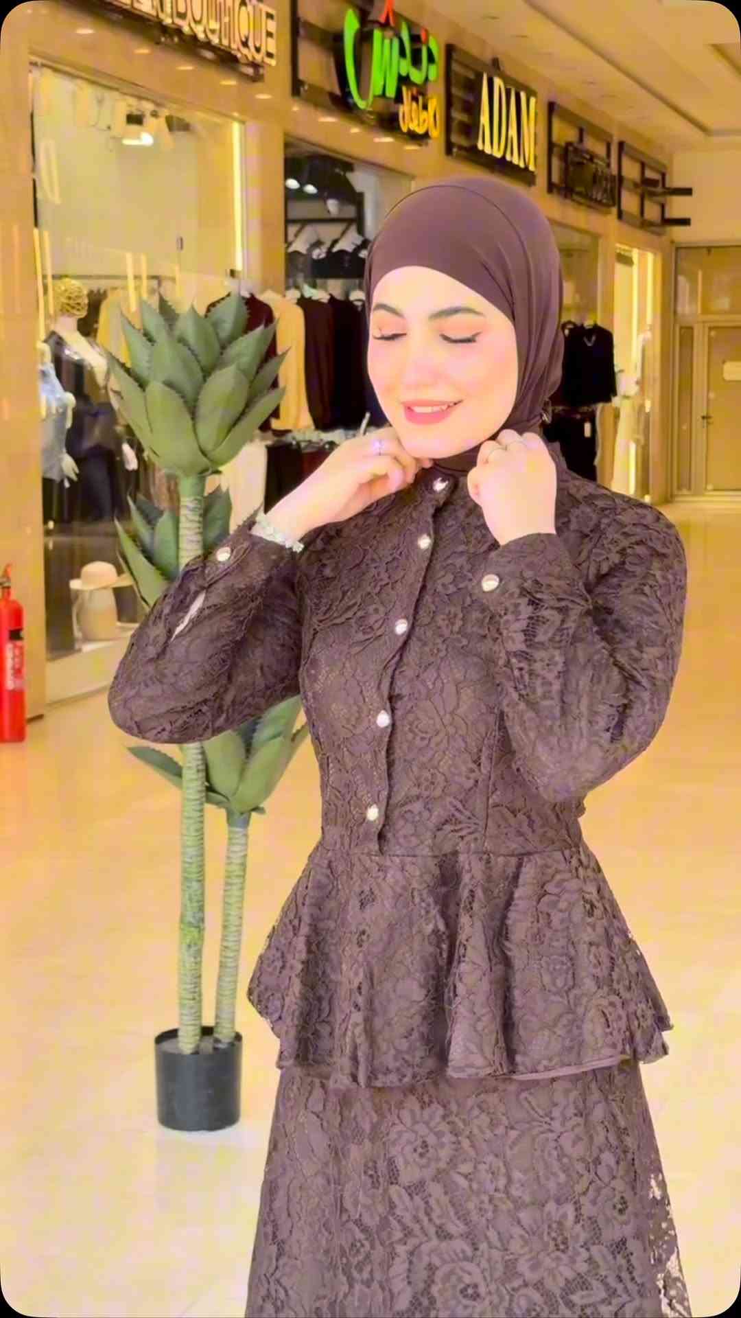 قطعة فخمة وتستاهل 😍✨
كوستم كيبور مبطن بالكامل، بقصّة راقية وتفاصيل مرتبة 🤎
Tsk-4018
متوفر بـ3 ألوان: أسود 🖤 ماروني ❤️ جوزي 🤎
القياسات من 38 إلى 46
الحجاب متوفر ✨

📩 للطلب راسلونا دايركت
📞 ***********
📍 زيونة - شارع الربيعي - مجمع الألنيوم - مقابل كوزمتك هدى يوسف
