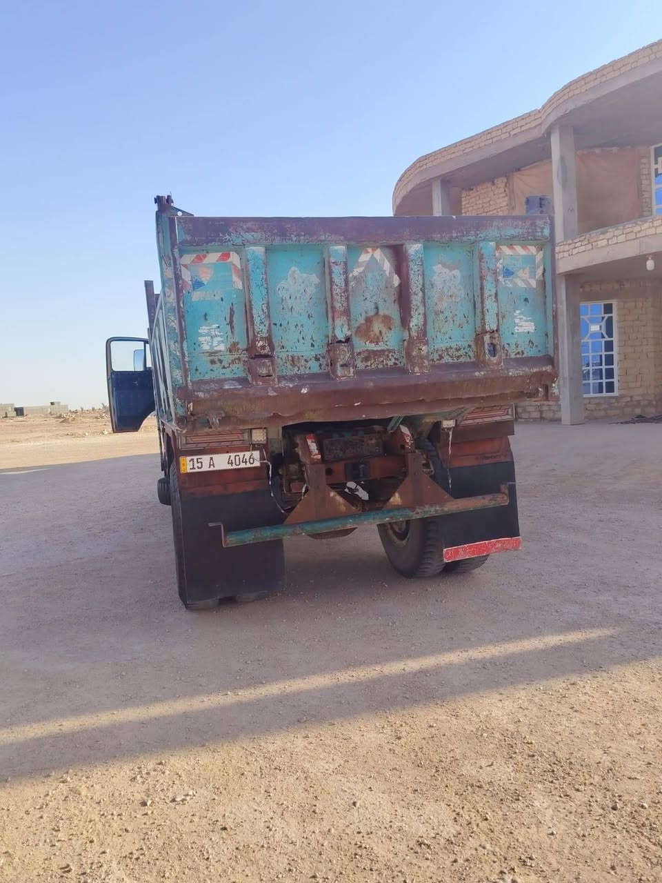 للبيع أقجم موديل ٨٢ بلادي سياره مكفوله كفاله عامه ماعدا القماره تعمير سوريا والباقي بلادي محرك خير من الله كير ٢٥ ابو شخاطه اكسل ١٧ بلادي دوشمه جديده سبلت شغال ثلج تخم تاير كتان هزا جديده سياره مابيها نقص برقي كبل لشغل تحويل ثاني يوم لاستفسار الاتصال على الرقم ***********
