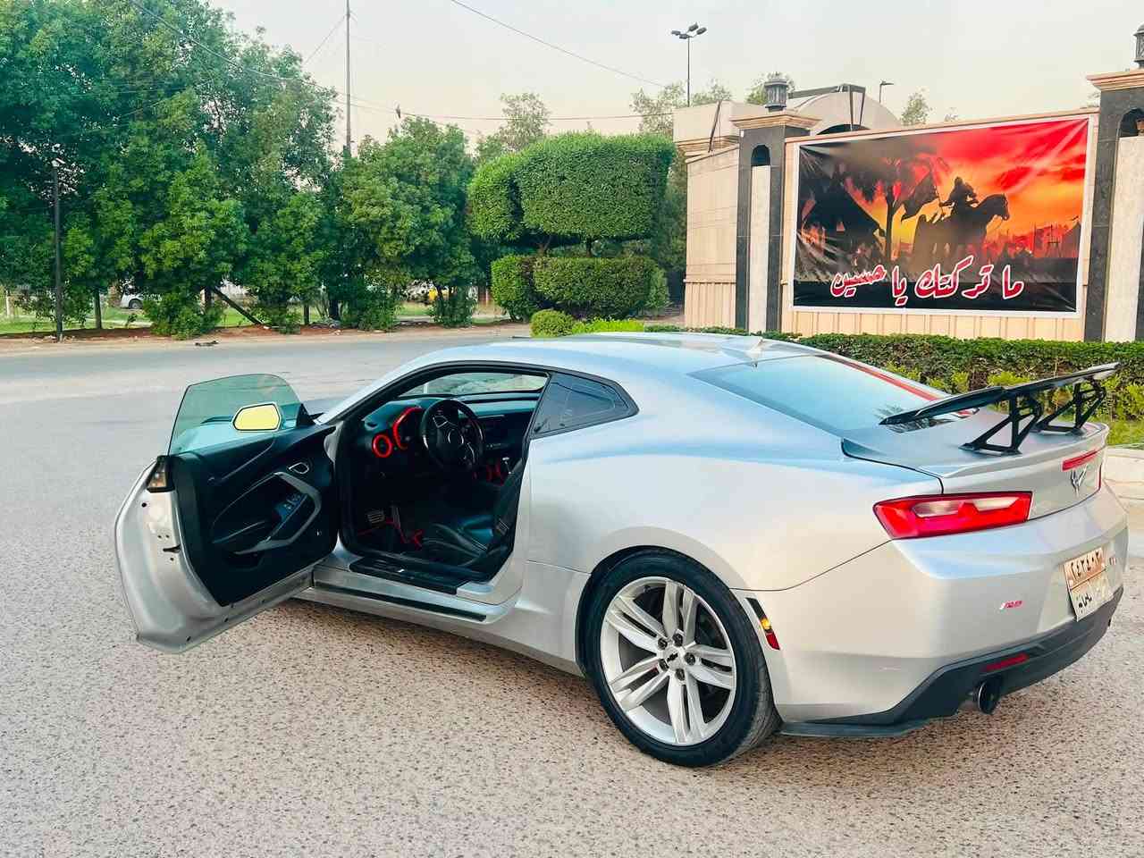 السلام وعليكم كمارو موديل 2017 جاهزه مجهزه تبريد مكينه كير كفاله ترايك البصره جاهزه من كلشي حادثه بس بنيد شبر من جاملغ باقي مكفول سعر 105 وبيه مجال بسيط رجاء لاتقرنوه بل تعبانت هاي مضمومه سياره جانت ***********
