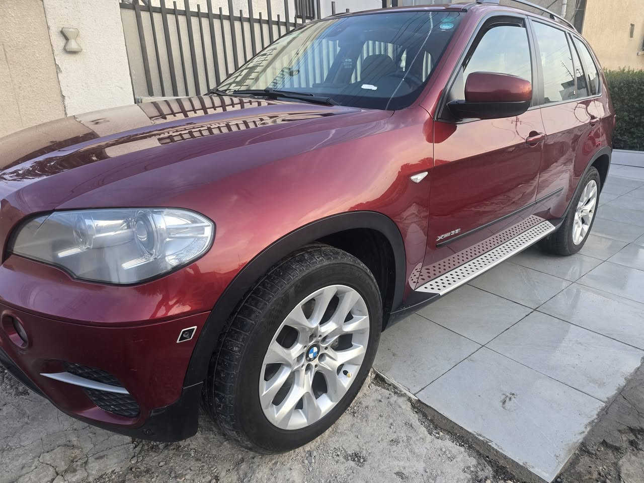 سلام عليكم x5 E70 2013 عروش للبيع مكاني بغداد حي الجامعه ***********
