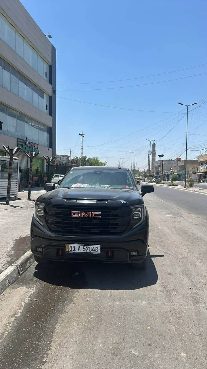 سلام عليكم بيكم جم سي سيرى موديل 2023
8سلندر
رقم بغداد باسمي تحويل ثاني يوم 
السياره نضيفه كلش ماشي11الف 
بيه قطعتين فقط البنيد وجاملغ 
الباقي كفاله عامه كير محرك حداديه فول نضافه
السعر 330 بيه مجال حك الجيه 
***********
