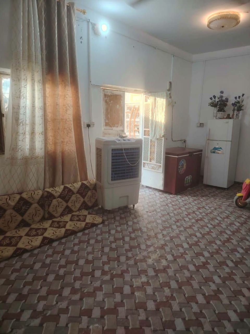 سلام عليكم بيت للبيع ١٥٠ متر  لبيت جاهز مال عويل بيت عل شارع كبال للمديرية مال لمرور بصف البنى تحتية بل كادمية سعر 15بي مجال لشراي وي ستفسار عل رقم ***********

